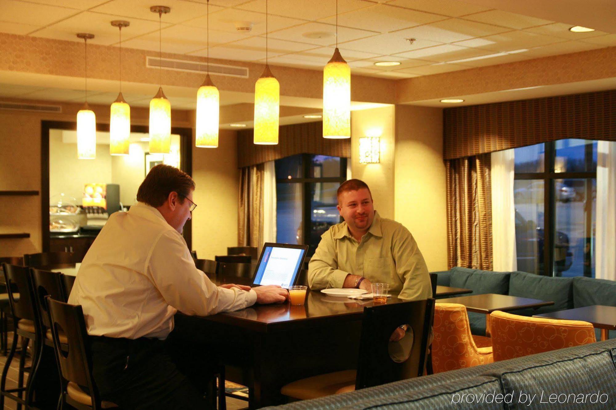 Hampton Inn Topeka Restaurant photo
